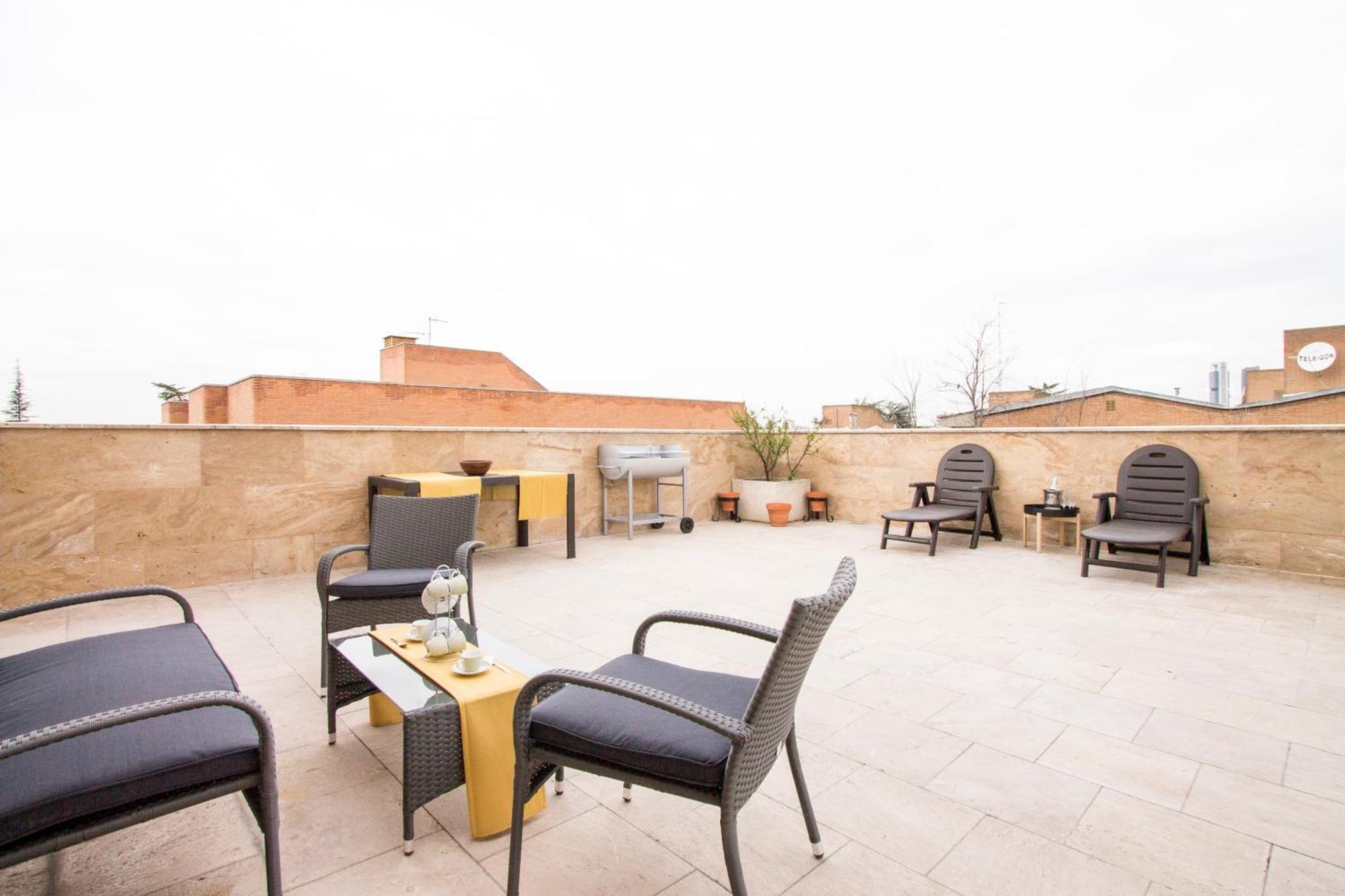 Apartamentos Villablino Arturo Soria Madrid Exterior foto