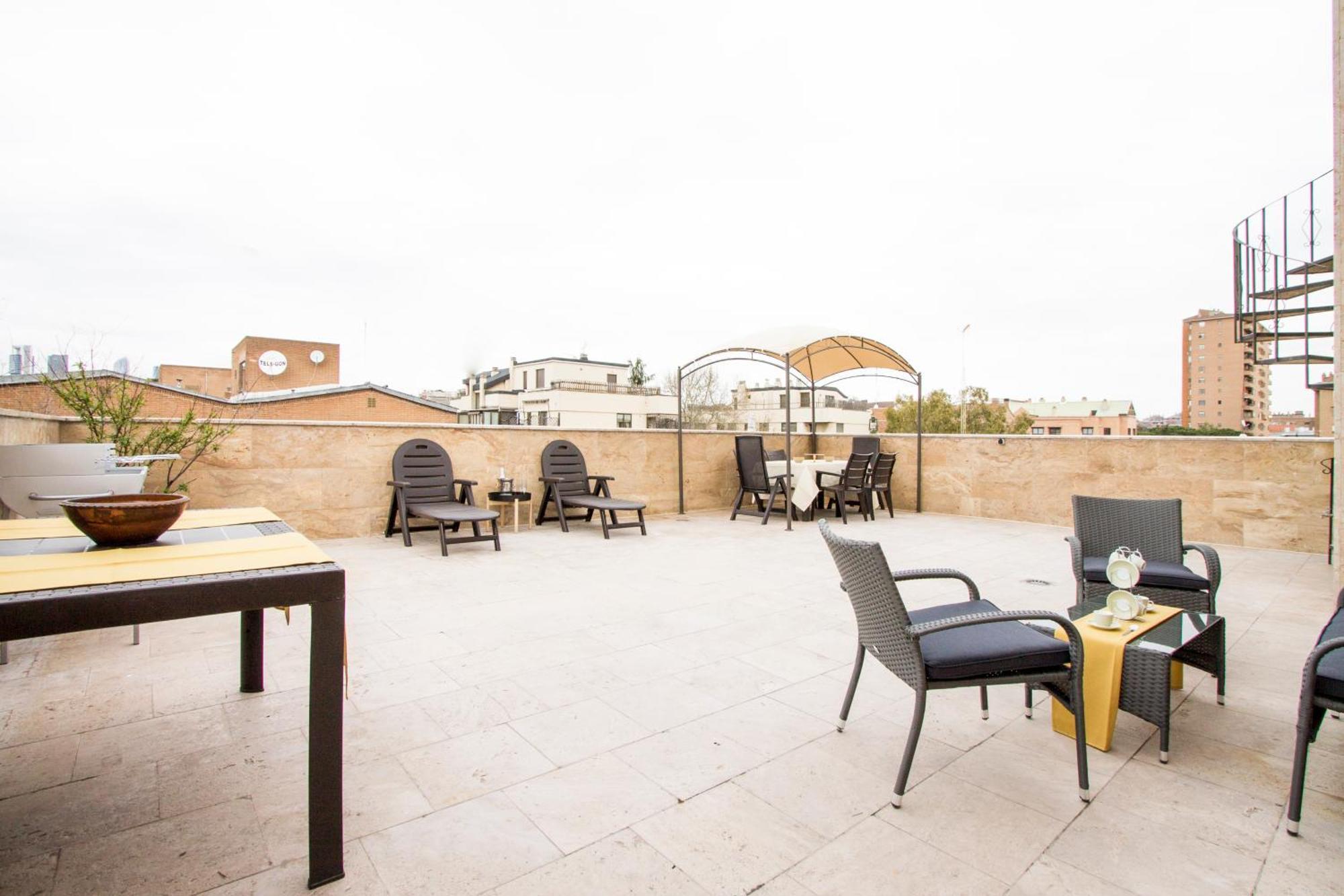 Apartamentos Villablino Arturo Soria Madrid Exterior foto